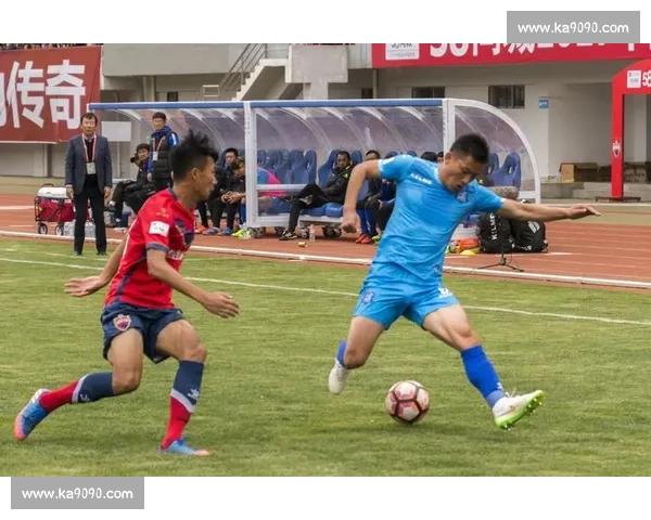 罗马主场迎战克卢日力争胜利 激烈对决引发球迷热烈关注